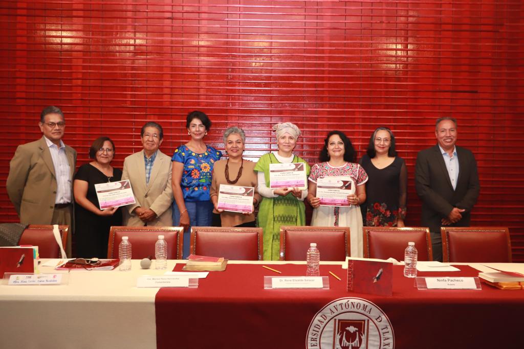 Presentaron en UATx libro sobre la lucha de la mujer contra la misoginia